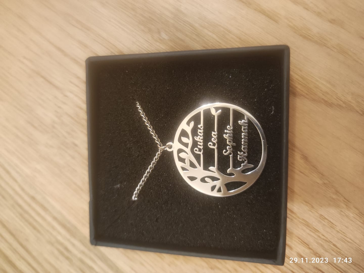Customer photo review of Lebensbaum Kette mit personalisierten Namen
