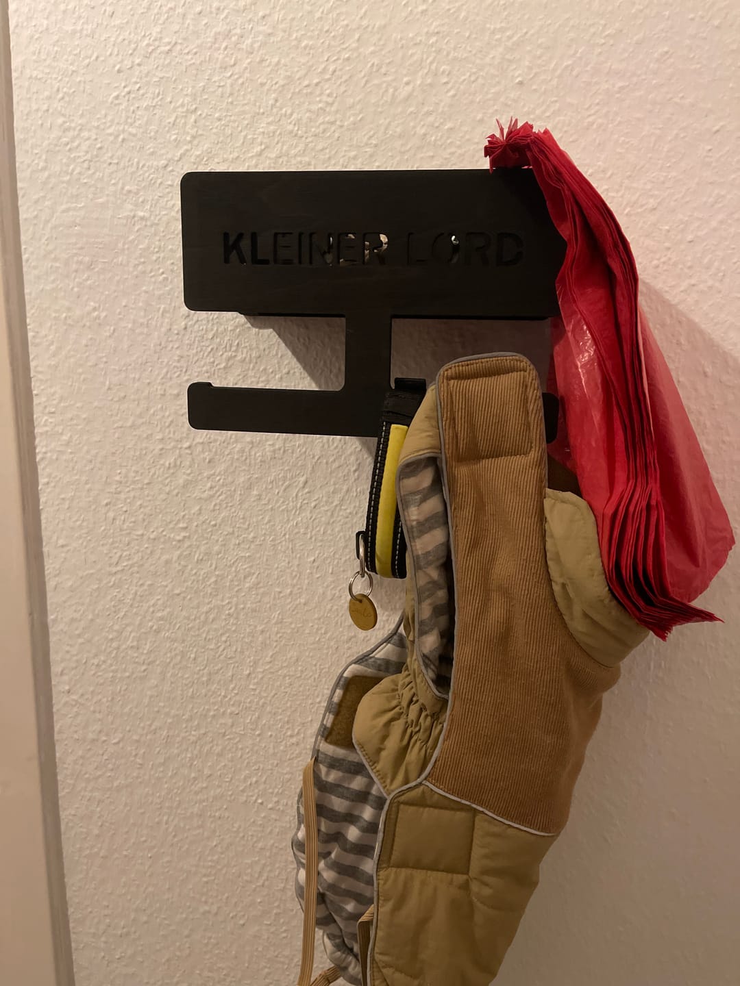 Customer photo review of PERSONALISIERUNG: Hundegarderobe L