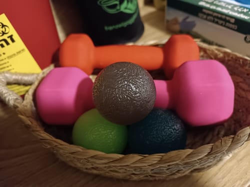 Customer photo review of סט 3 כדורי סיליקון לתרגול כף היד - GAIAM® RESTORE HAND THERAPY KIT