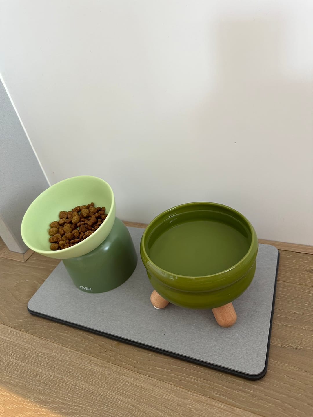 Customer photo review of Makesure Sugar Bean Ceramic Double Pet Bowls For Cat and Small Dogs