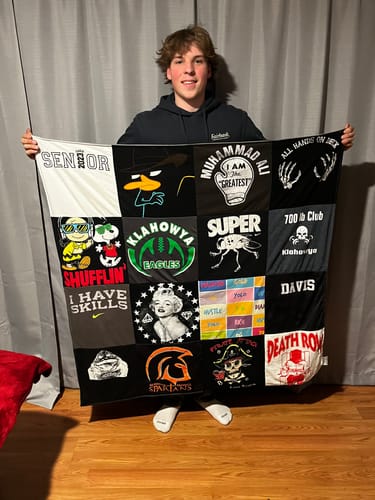 T-shirt quilt featuring spark cats by Ivy from WA