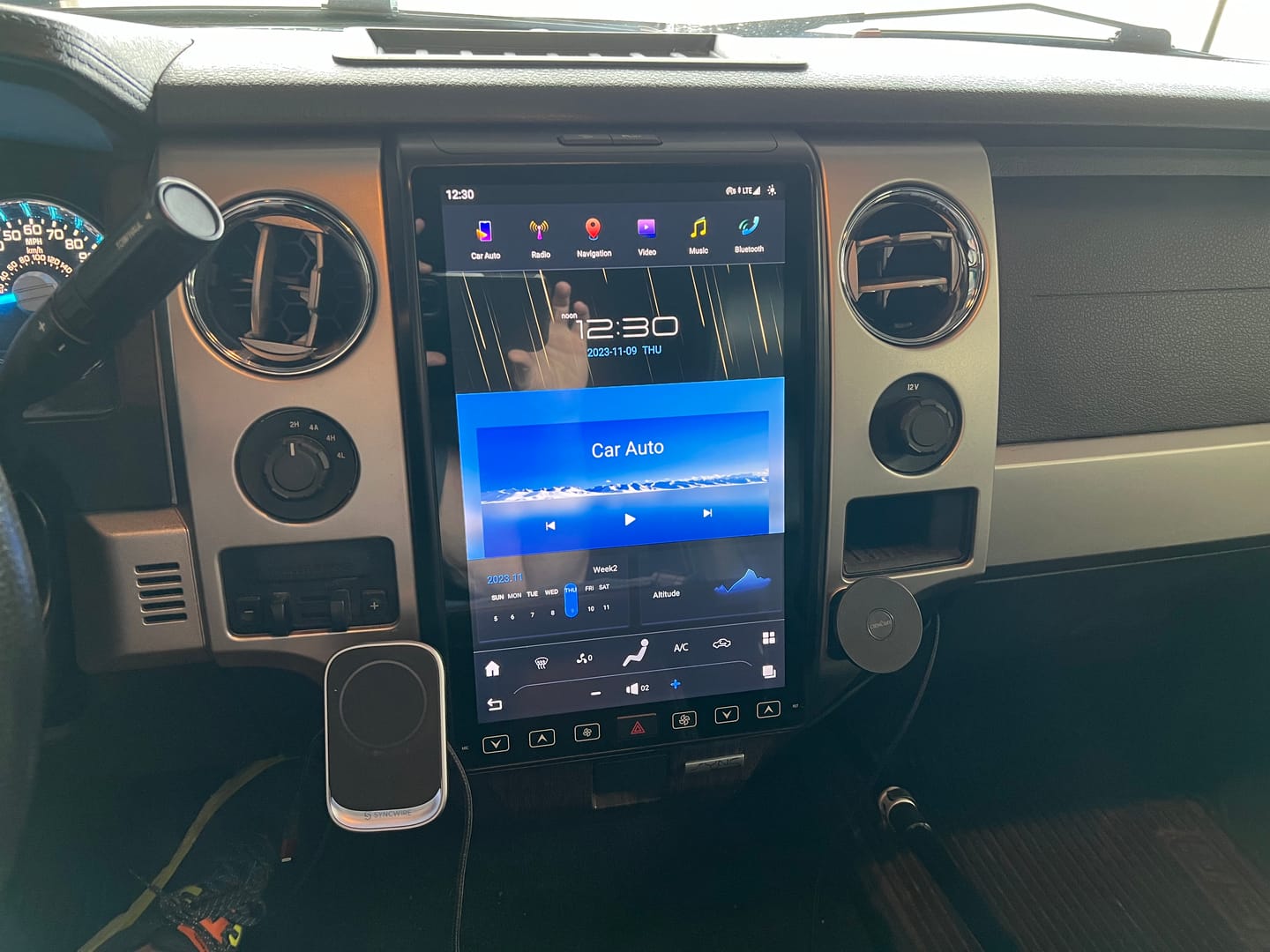 Customer photo review of Ford F150 2009-2014 — 14.4" Tesla-Style Apple CarPlay Screen