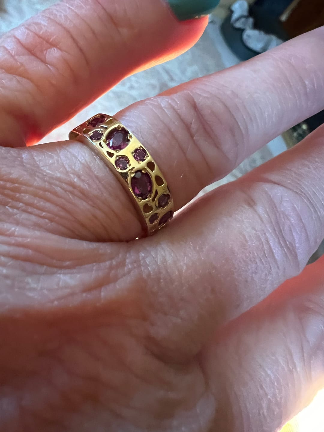 Customer photo review of Garnet Lattice Band Ring