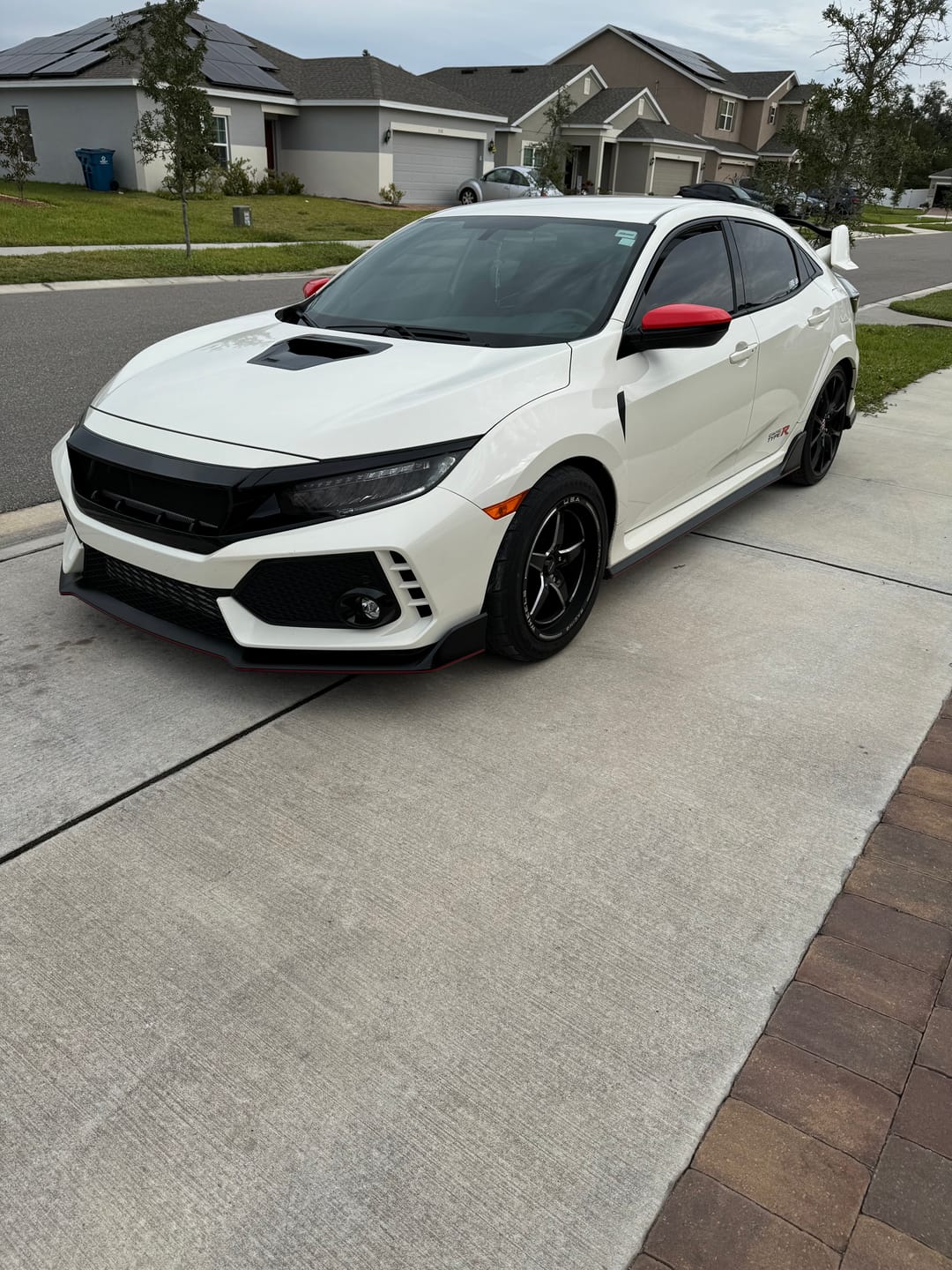 Customer photo review of Sports Grille w/ Steel Mesh - Glossy Black for 16-21 Honda Civic Sedan/Hatchback/FK8