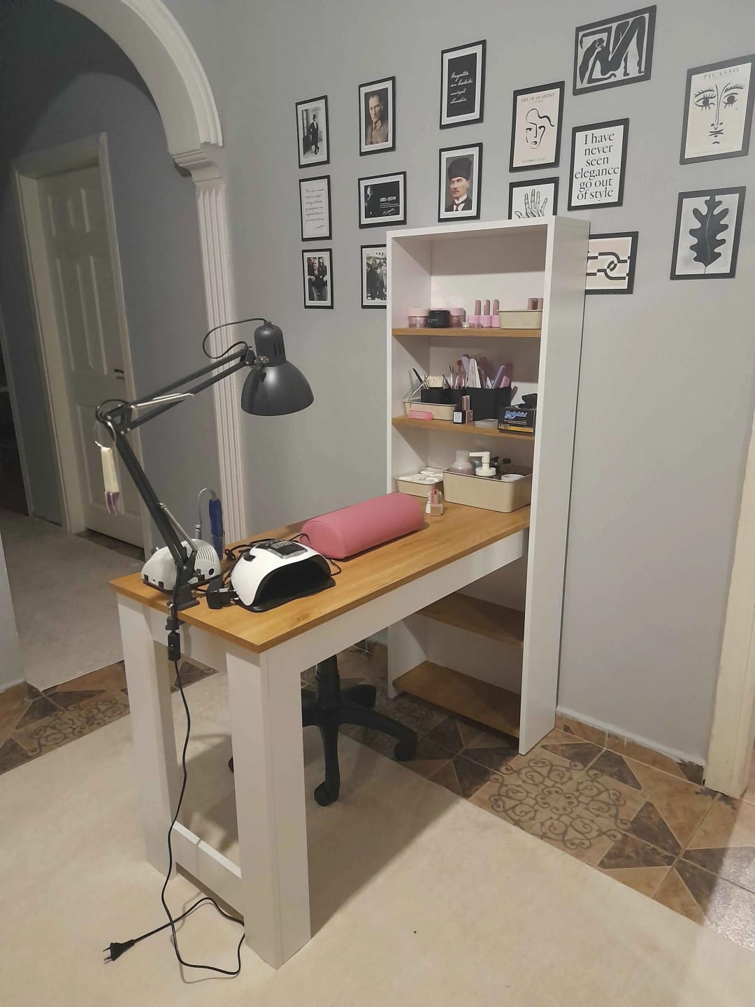 Customer photo review of Rani HA106 Raflı Çalışma Ofis Bilgisayar Masası Sepet Ceviz - Beyaz