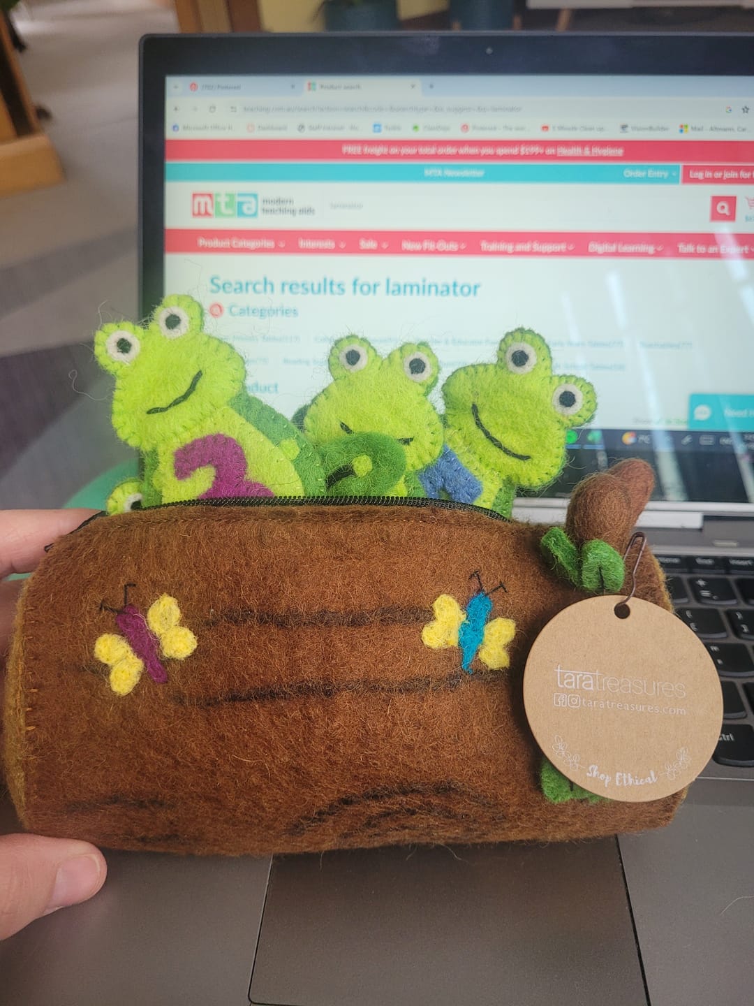 Customer photo review of 5 Little Speckled Frogs with Log Bag - Finger Puppet Set
