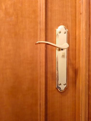 Customer photo review of Juego de Manillas latonadas con placa ovalada para puertas