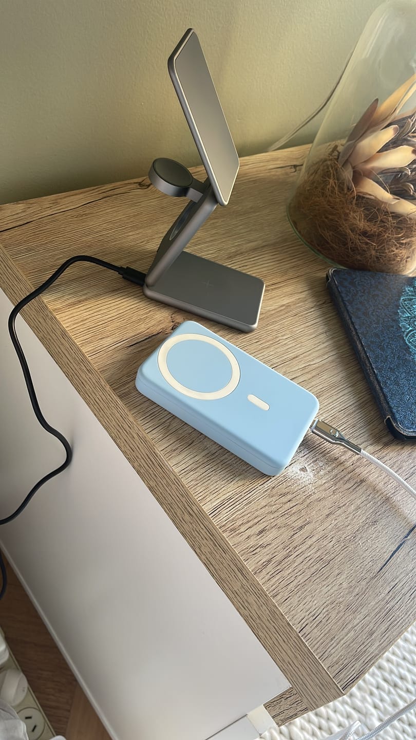 Customer photo review of MagFold Pro Qi2