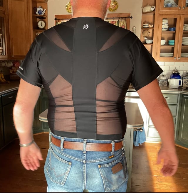 Customer photo review of Camiseta Postural Masculina - Posture Shirt® Com Zipper