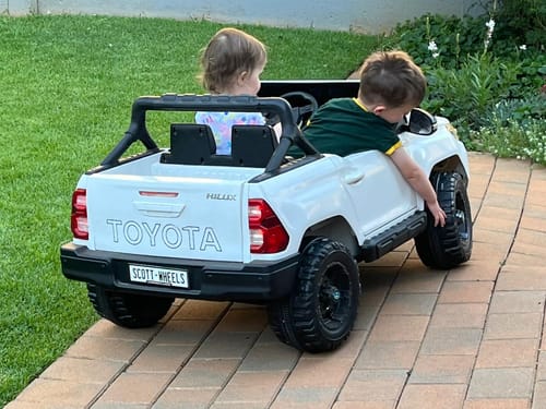Customer photo review of Kids Electric Ride On Car Range Rover Sport HSE - White / Full Spec - The largest kids car available