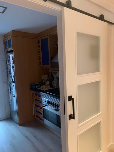 Customer photo review of Manillón de aluminio con roseta cuadrada acabado negro modelo 534N