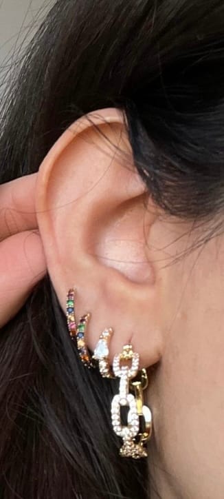 Customer photo review of Majestic Baguette Huggie Ohrringe