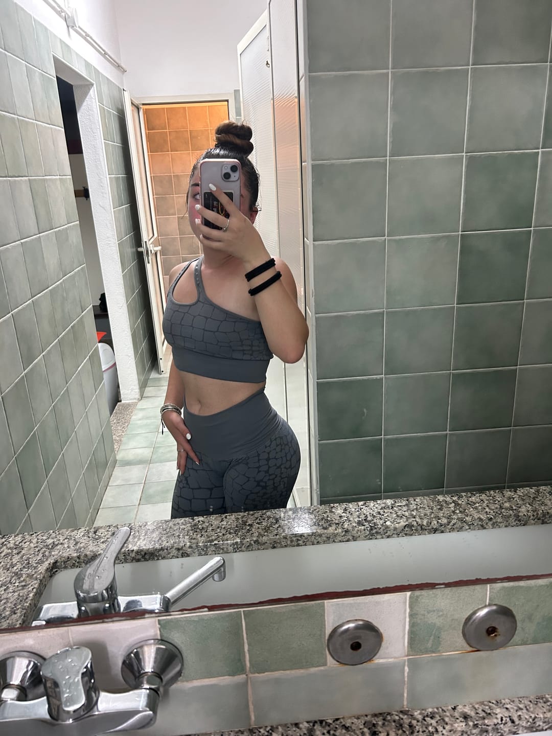 Customer photo review of Top Monospalla Grigio Ira Coccodrillo