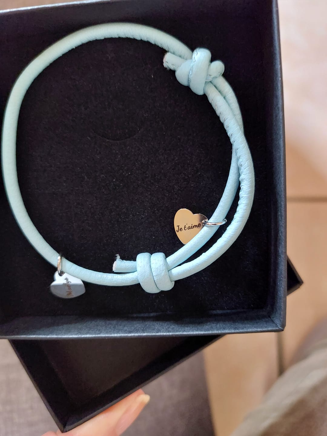 Customer photo review of Amis - Bracelet en cuir personnalisé