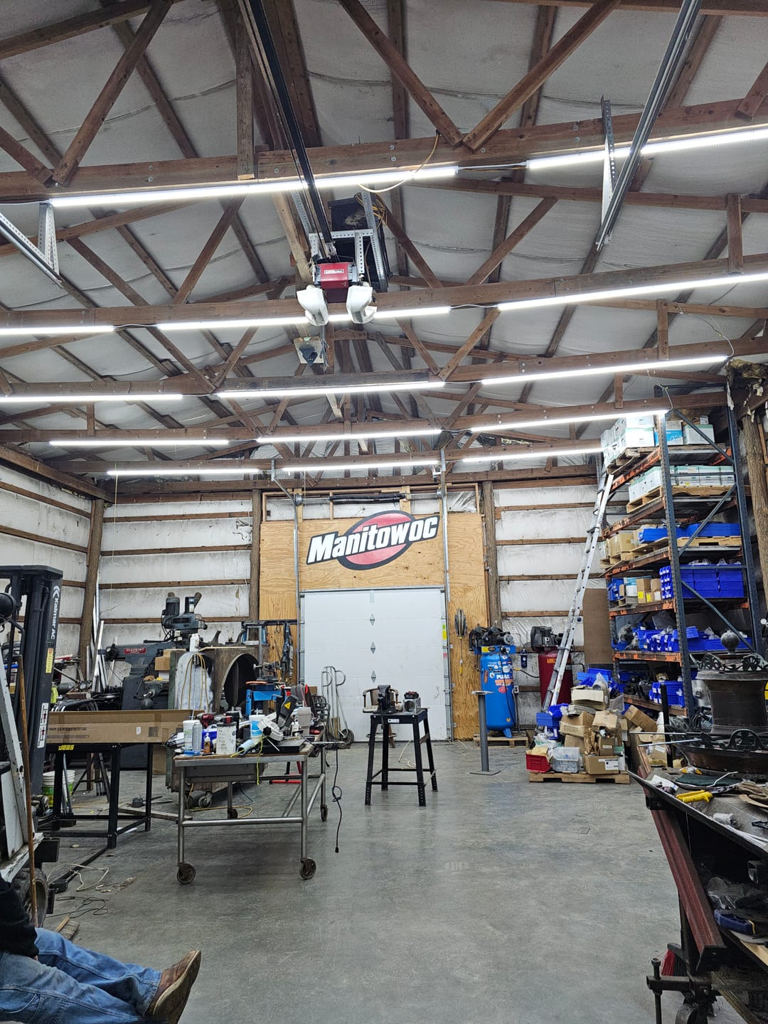 Customer photo review of T8 8ft Integrated LED Tube Light 60W V Shape 6500K Clear, ETL Listed, Plug and Play, Linkable T8 8ft LED Bulbs for Garage, Warehouse, Shop