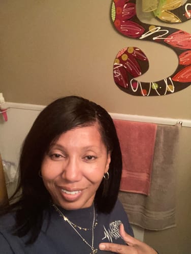 Customer photo review of 4C Edges | Luvwin 180% Density Deep Side Parted Undetectable Lace Glueless Kinky Straight Bob Wig