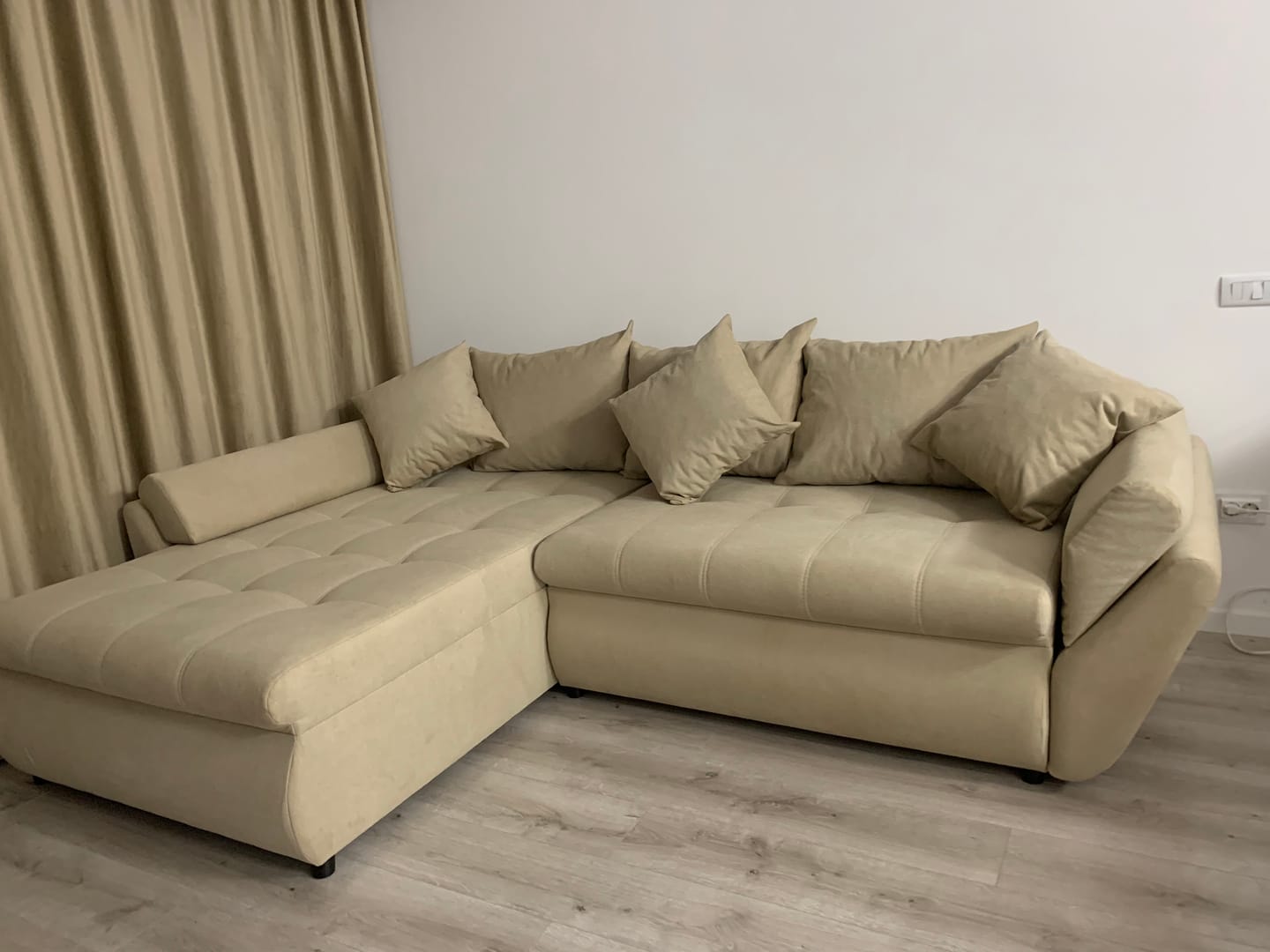 Customer photo review of Colțar extensibil cu ladă de depozitare Loana Grey II 270x185 cm