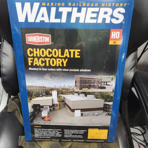 Customer photo review of Walthers Cornerstone 933-4166 Chocolate Factory -- Kit, HO