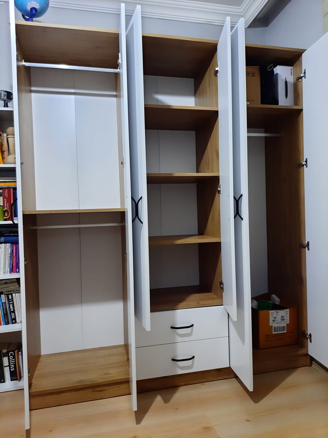 Customer photo review of Rani BA113 Geniş Gardırop Elbise Dolabı 6 Kapaklı 2 Çekmeceli 5 Raflı 3 Askılı Sepet Ceviz - Beyaz