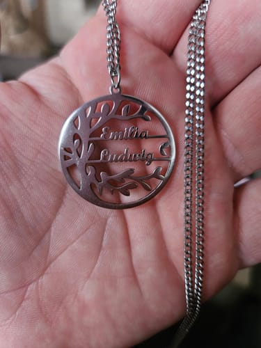 Customer photo review of LOANYA Lebensbaum Kette mit personalisierten Namen