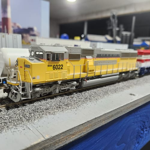 Customer photo review of Athearn ATHG75629 HO G2 SD60M Tri-Clops/DCC/SND, WAMX #6022