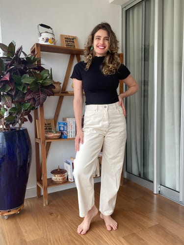 Bruna L. review of Calça Jeans Reta Araçá Bege image 1 out of 1