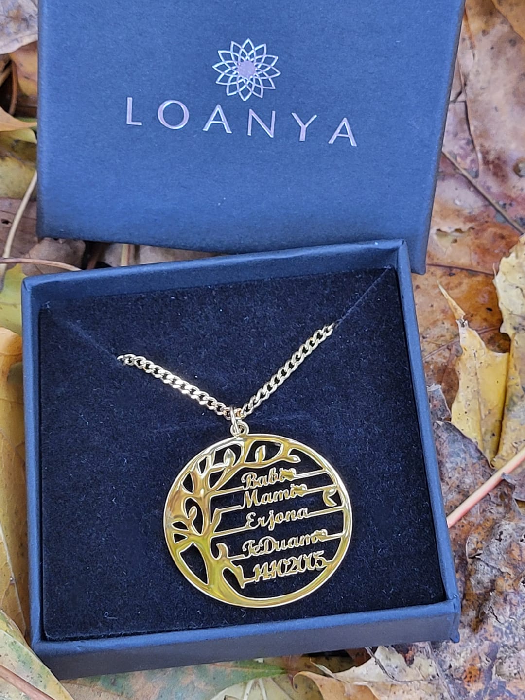Customer photo review of LOANYA Lebensbaum Kette mit personalisierten Namen