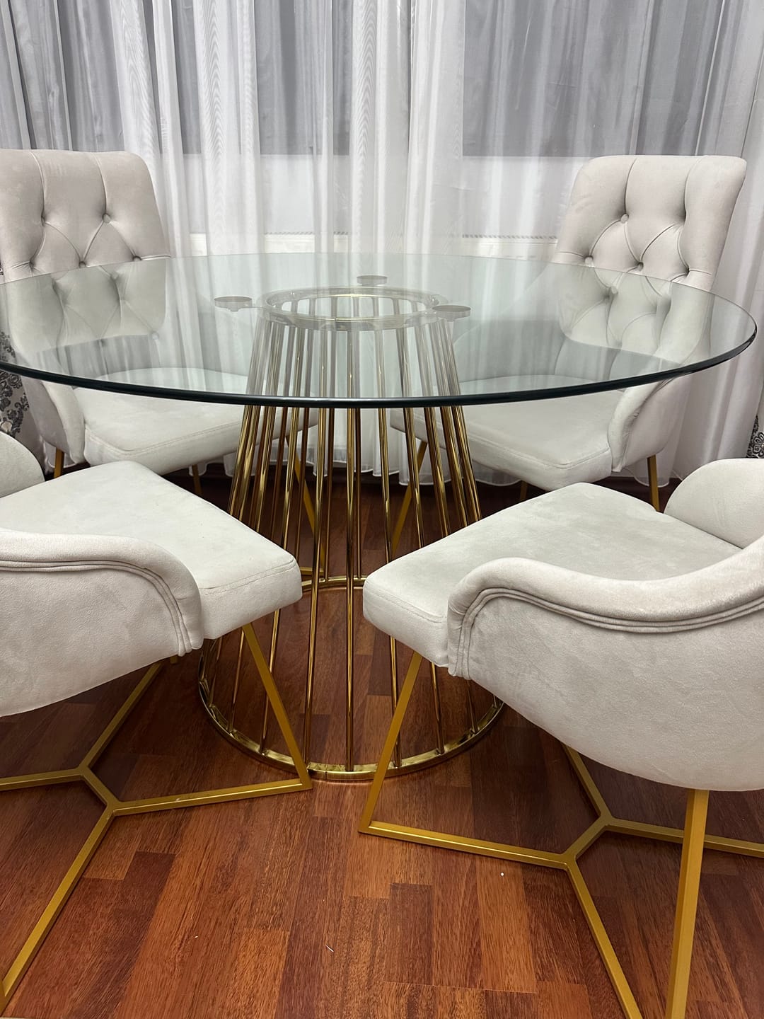 Customer photo review of Masa LIVERPOOL, transparent/auriu, sticla/metal, 120x120x75 cm
