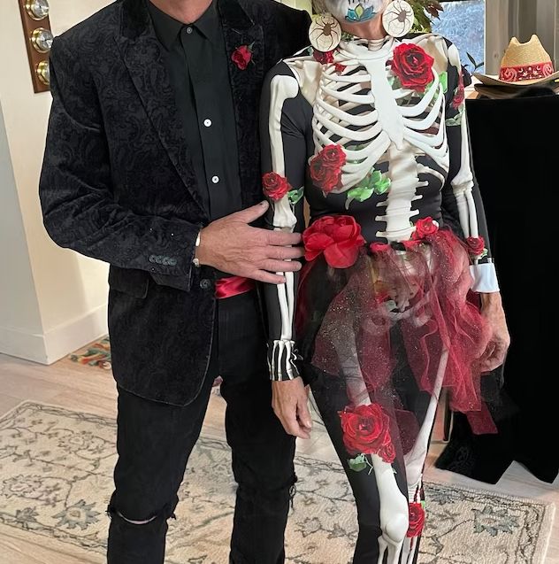 Customer photo review of Skeleton & Roses Costume