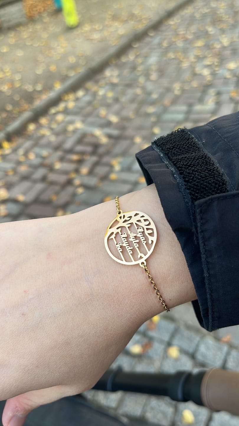 Customer photo review of LOANYA Lebensbaum Armband mit personalisierten Namen