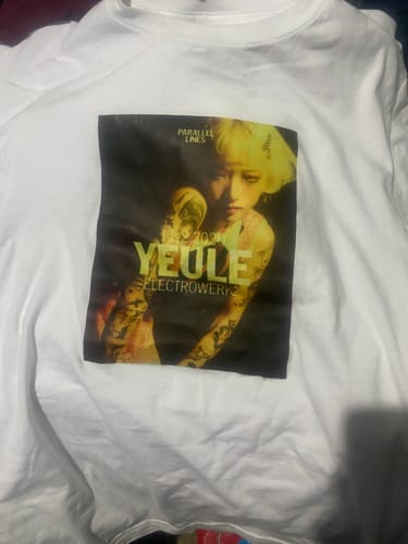 Customer photo review of Playera Personalizada: Tu Banda Favorita Aquí