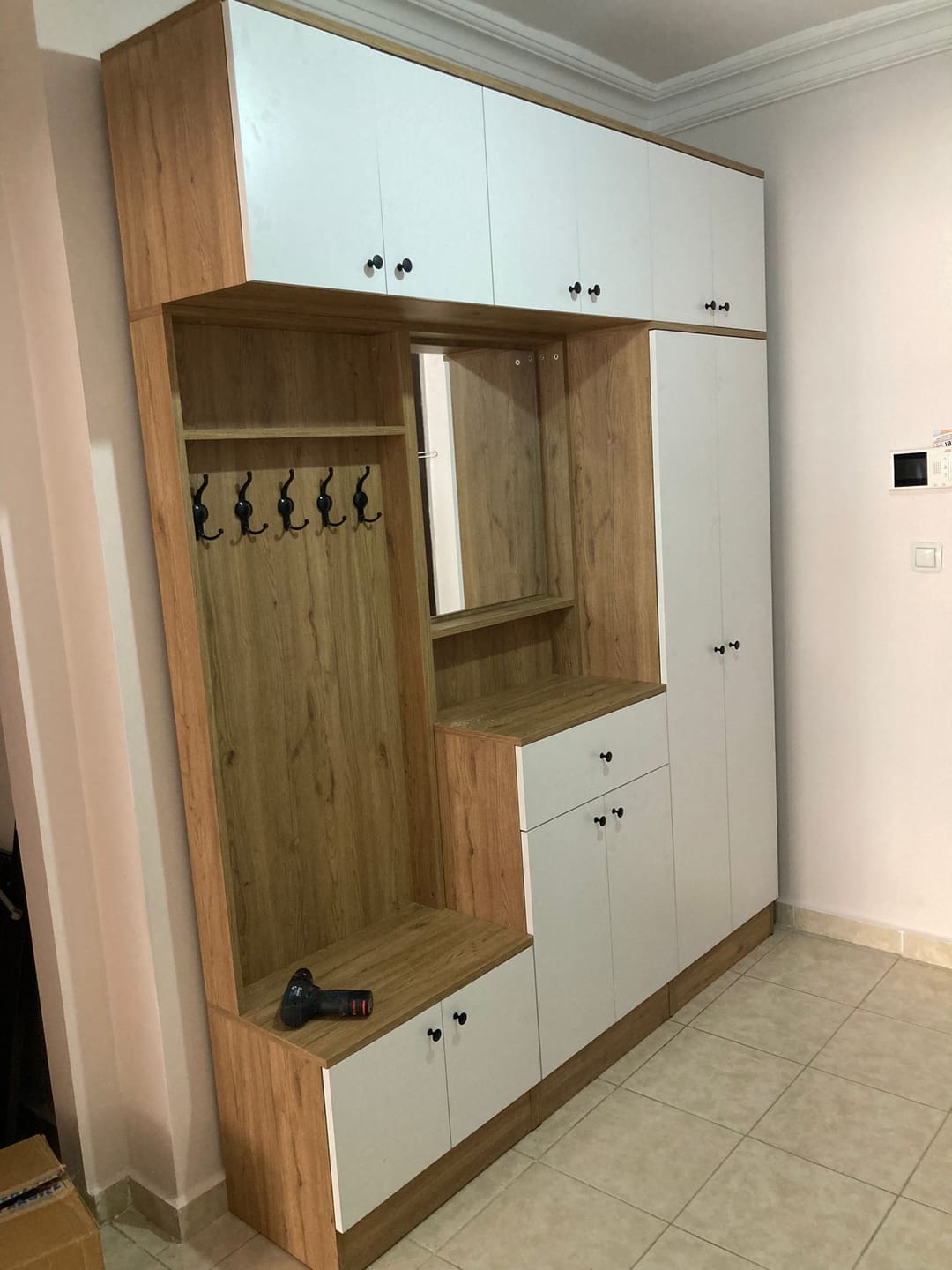 Customer photo review of Rani EA104 Portmanto Çekmeceli Aynalı Raflı Vestiyer Sepet Ceviz - Beyaz