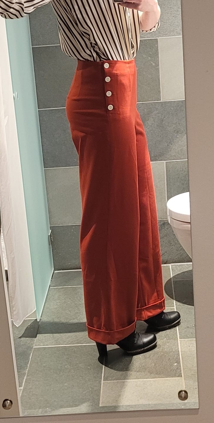 Customer photo review of Højtaljede swing bukser med brede ben i rust
