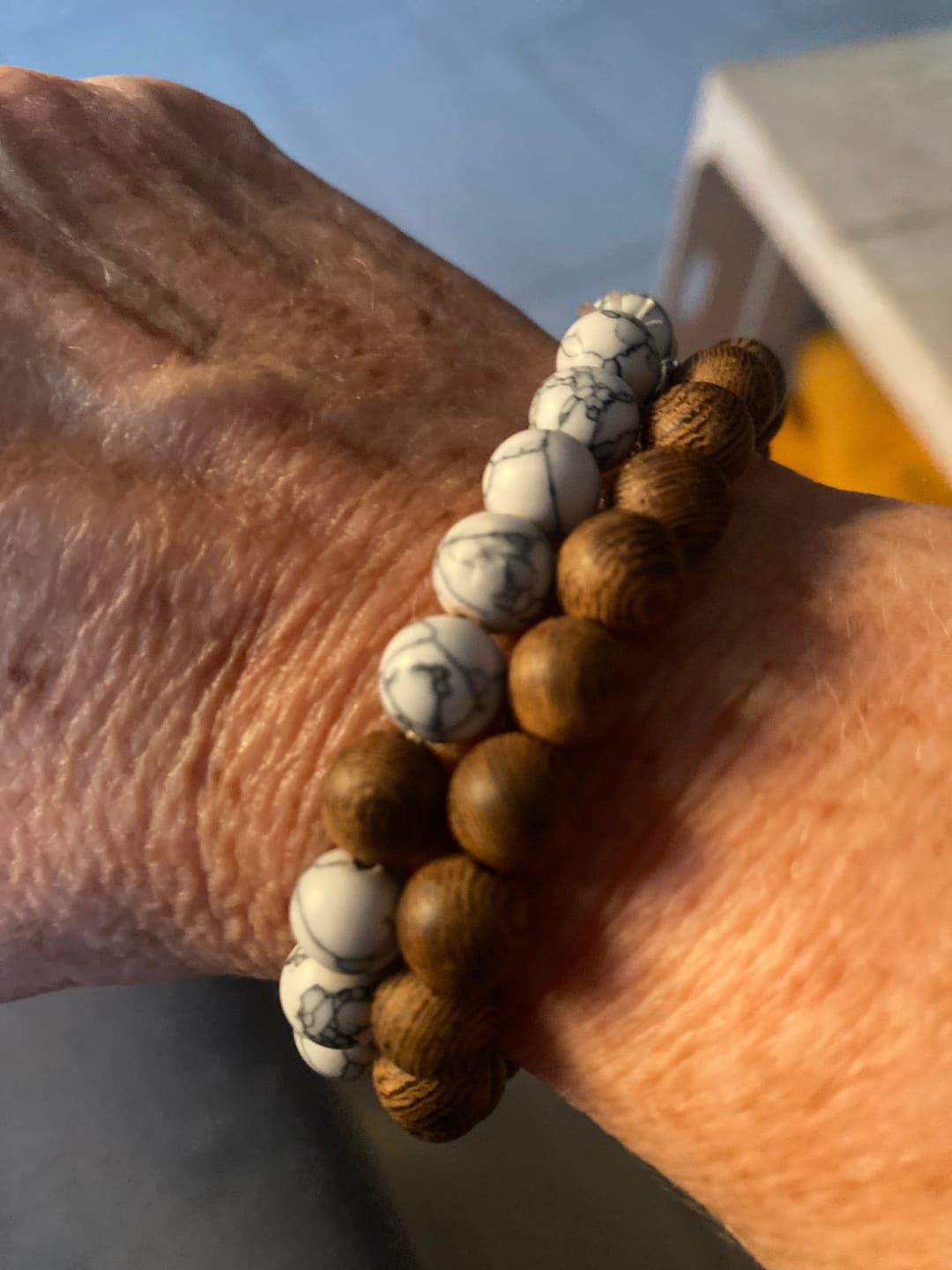 Customer photo review of Bracelet duo "Douceur" en Howlite et Bois naturel