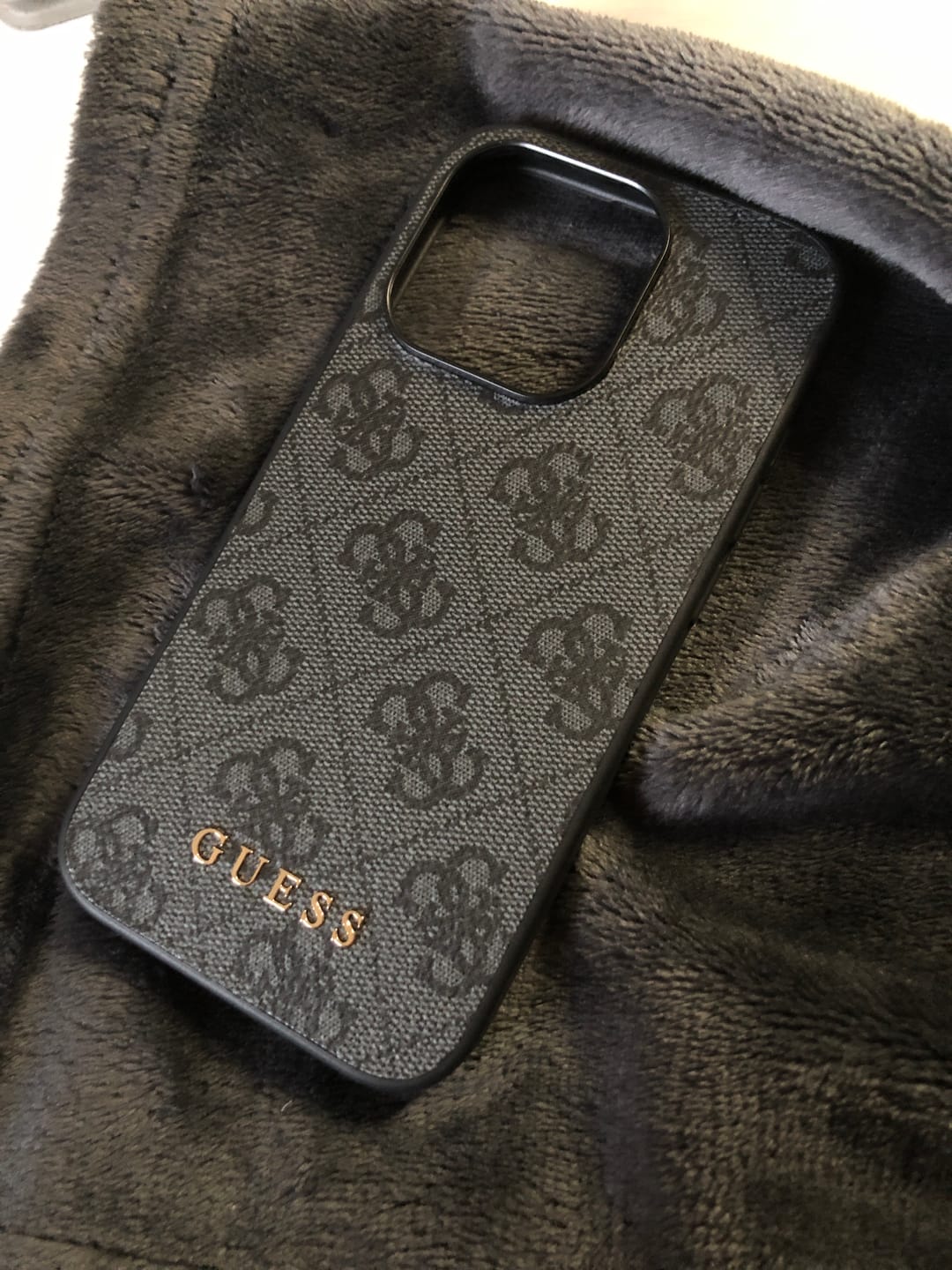 Customer photo review of Guess 4G Metal Gold Case