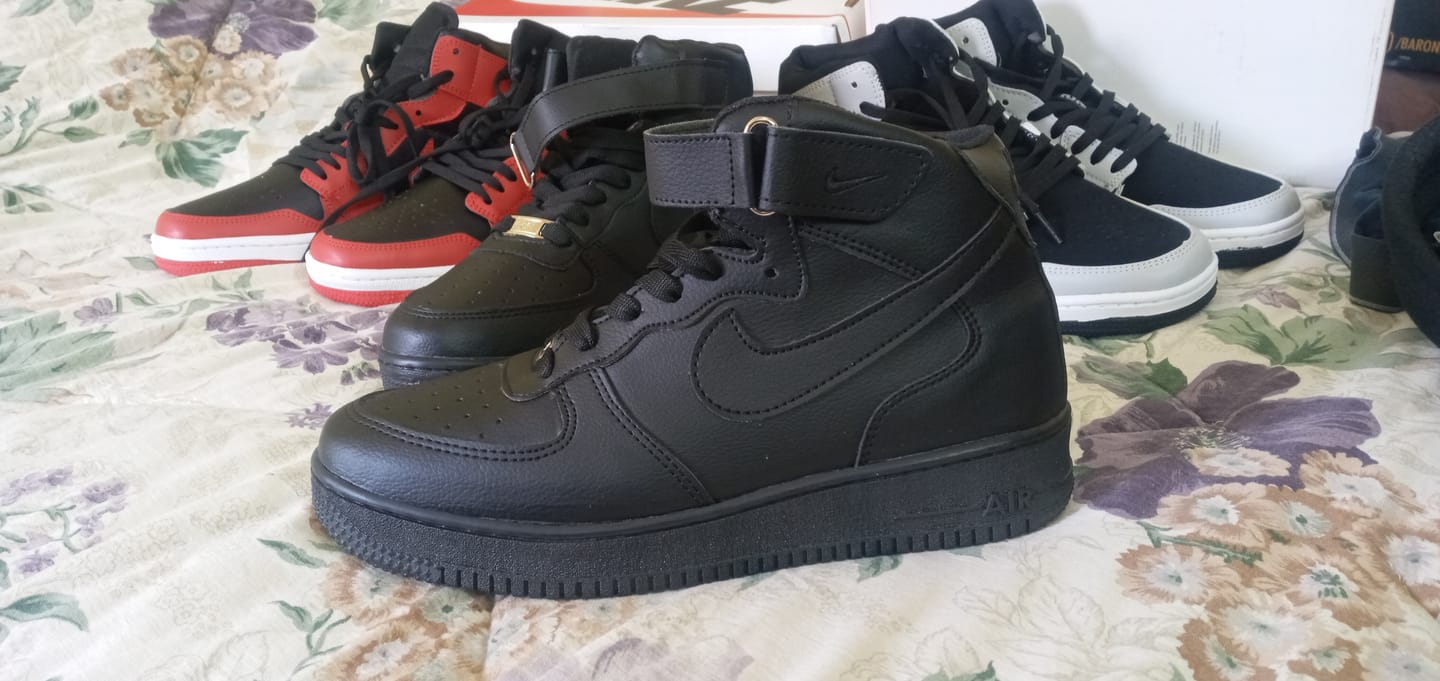 Customer photo review of Tenis 841 Negro Total
