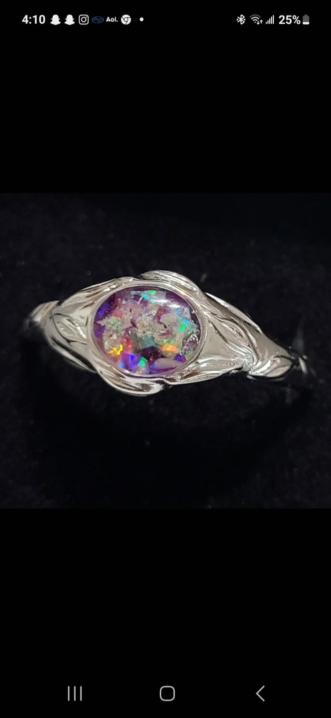 Customer photo review of Leaf Cremation Ring with Cremation Ashes