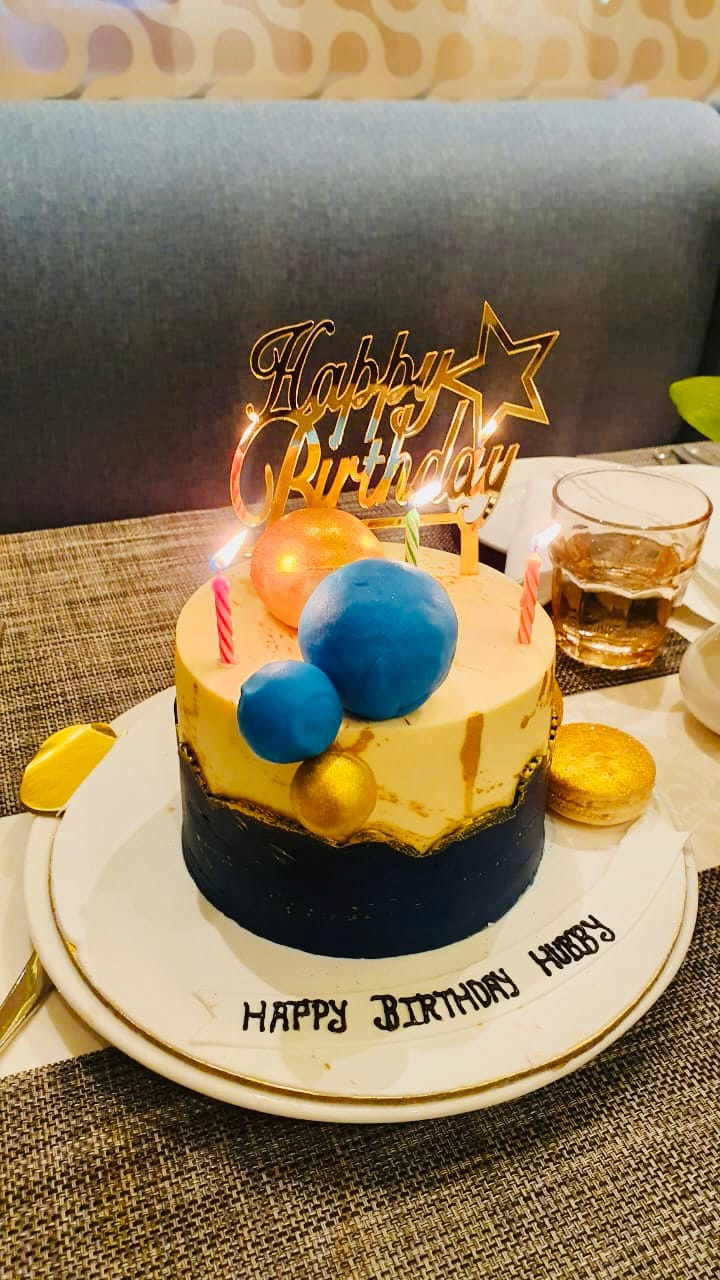 Customer photo review of Gold Splash Blue Cake