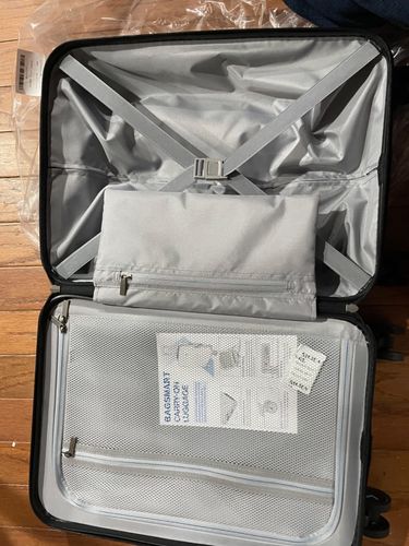 Customer photo review of Globetrotter 21" Hardside Rolling Carry-on Stylish Suitcase