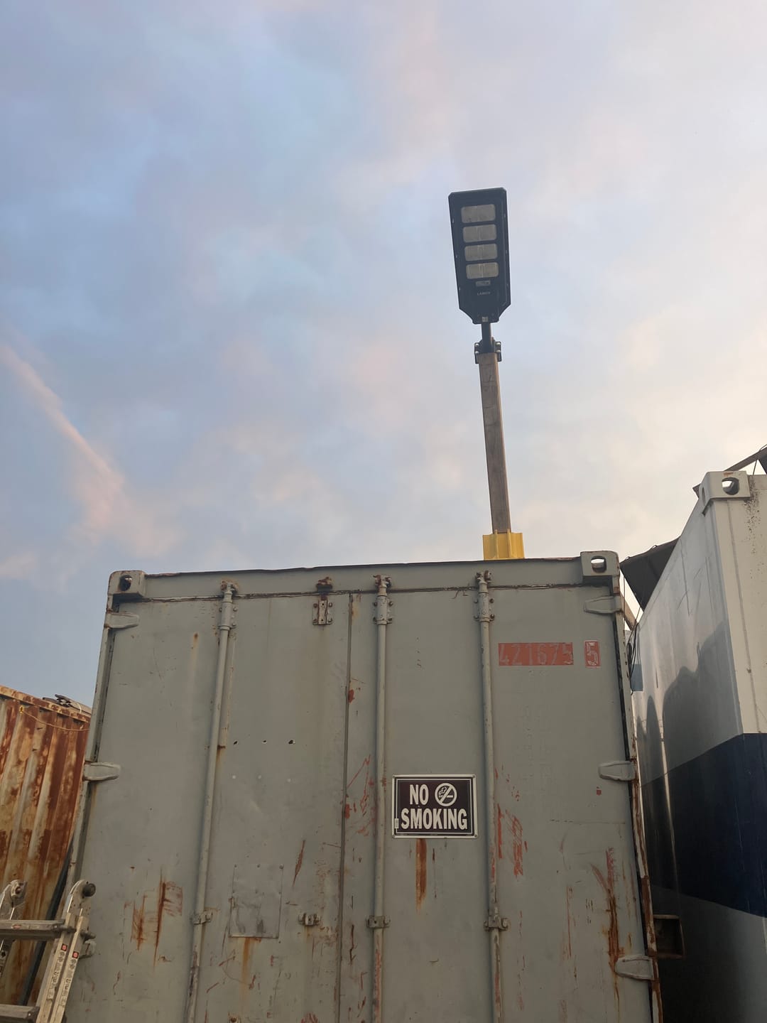 Customer photo review of 150W 200W solar street lights - ES03 Series