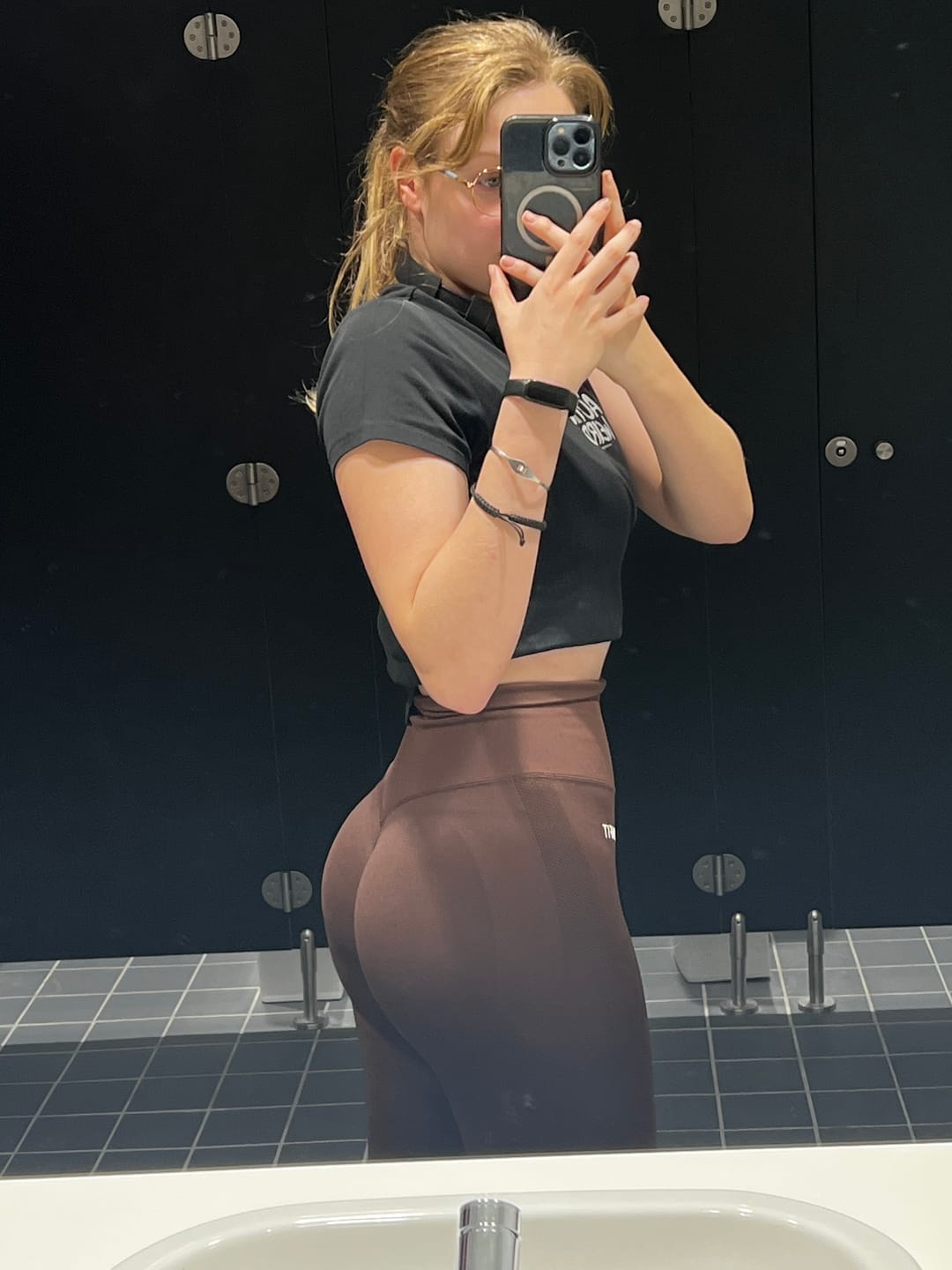 Customer photo review of Nala Seamless Leggings Brown