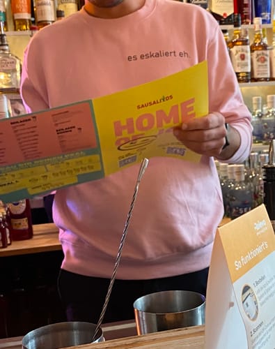 Customer photo review of es eskaliert eh - Hoodie