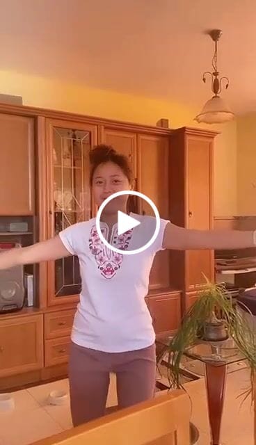 Customer video review of Тениска с V деколте - "Самоковска"
