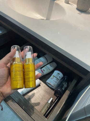Customer photo review of KIT SERUMS FACIAL DIA Y NOCHE  CON CÉLULAS MADRE, COLÁGENO Y ÁCIDO HIALURÓNICO