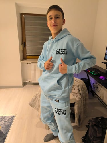 Customer photo review of Lifestyle Herren Jogginghose babyblau mit Stickerei by SAEBIS®