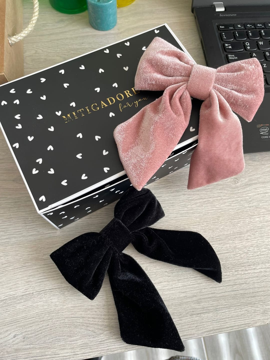Customer photo review of MOÑO - MINI LARGE VELVET BOWS