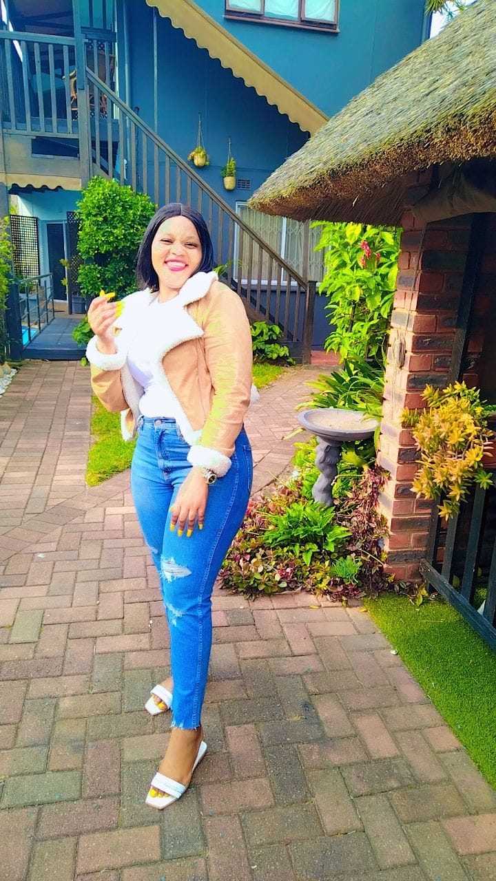 Customer photo review of Brazilian Middle Part 8inch Combo