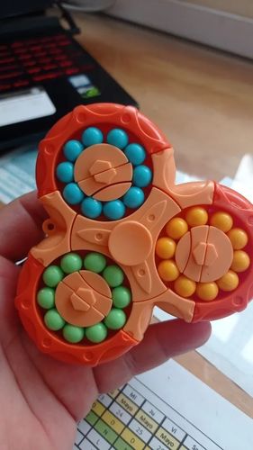Customer photo review of Kletshuts™ SensoryToy - 2 i 1 Rubiks Terning / Magisk Bønne Gyro Fidget Spinner