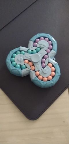 Customer photo review of Kletshuts™ SensoryToy - 2 i 1 Rubiks Terning / Magisk Bønne Gyro Fidget Spinner