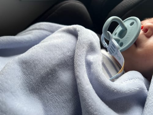 Customer photo review of Kit 2 Chupetes Dusty blue y Mango Nenina & Co